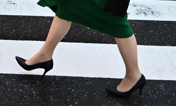 τα τελευταία νέα της εταιρείας για Ποιο λάστιχο παπουτσιών να διαλέξετε για να βρέξετε τα δερμάτινα σανδάλια για συντήρηση;  0